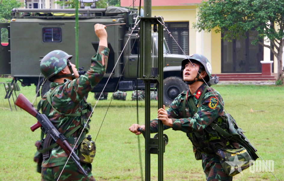 Lữ đoàn 575 chủ động bảo đảm tốt thông tin liên lạc